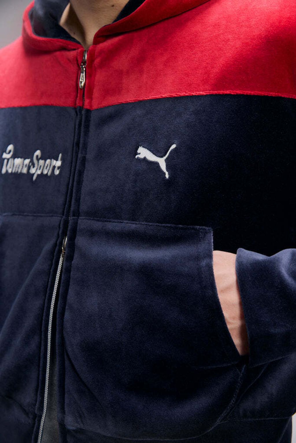 014-PUMAxMASUT7SHORTTRACKHOODIE-636086-DARKNAVY_684x1024.jpg