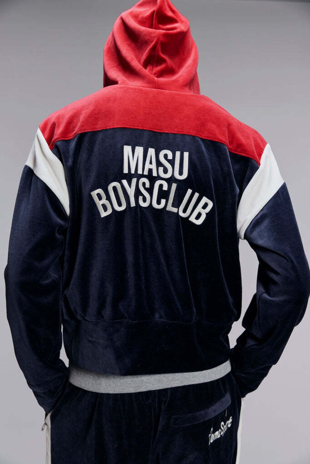010-PUMAxMASUT7SHORTTRACKHOODIE-636086-DARKNAVY_684x1024.jpg