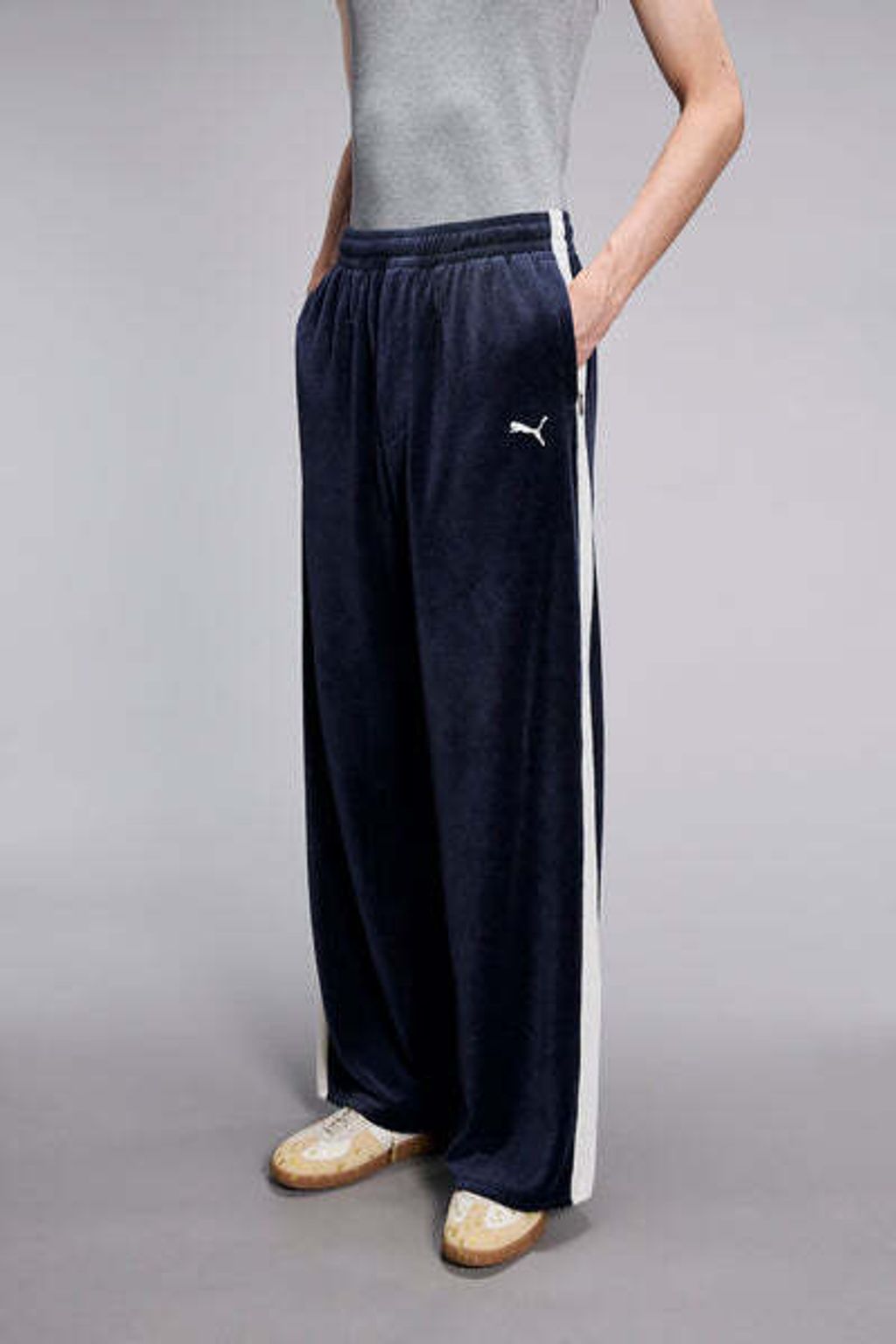 009-PUMAxMASUT7WIDETRACKPANTS-636087-DARKNAVY_401x600.jpg
