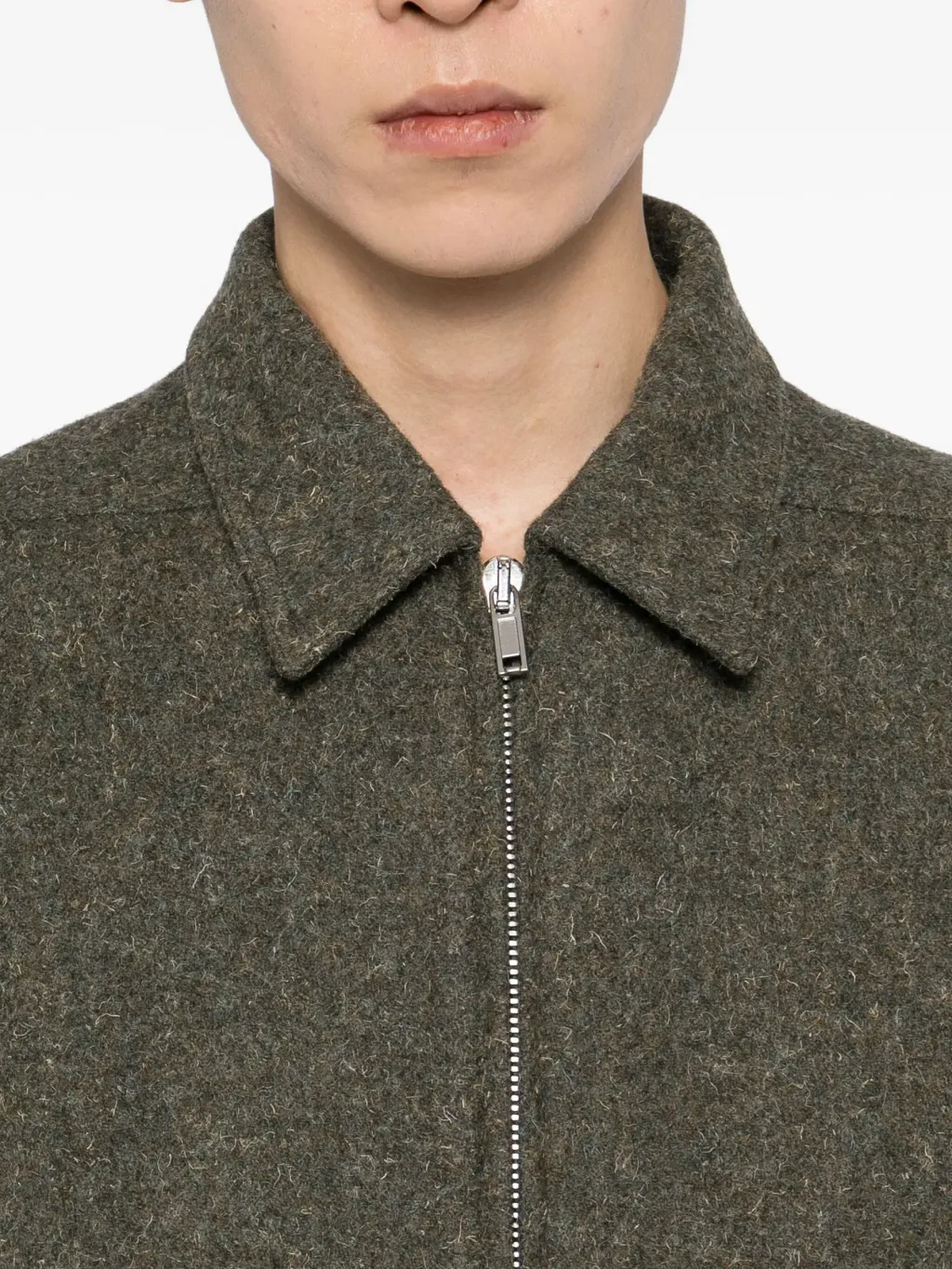 32335270_62670345_2048