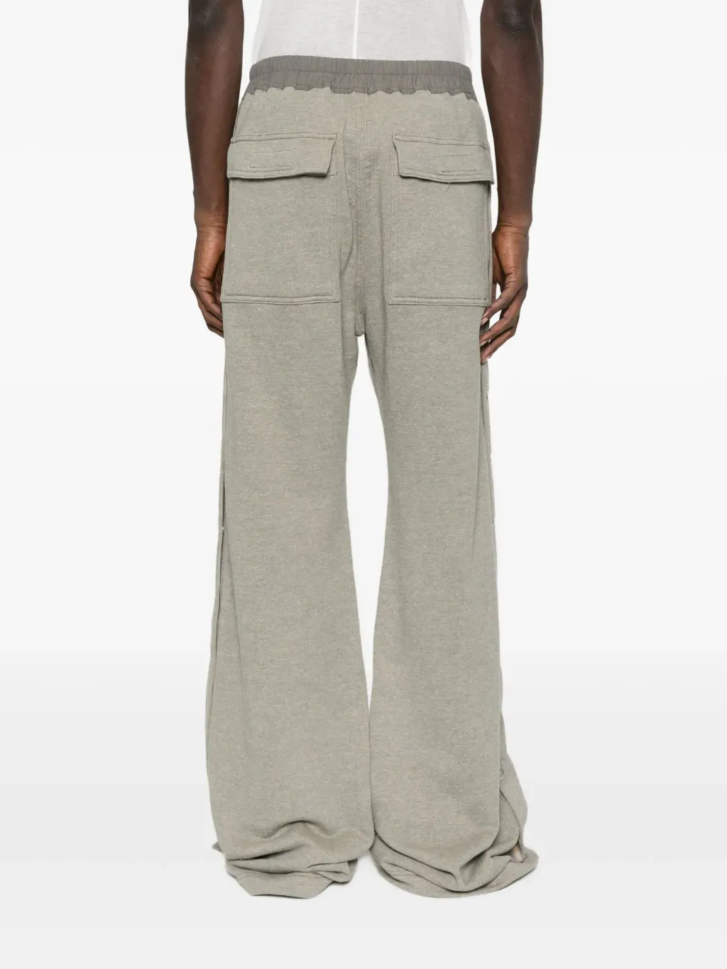 31990545_61783944_2048