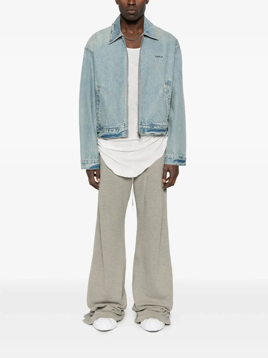 31990545_61783971_2048