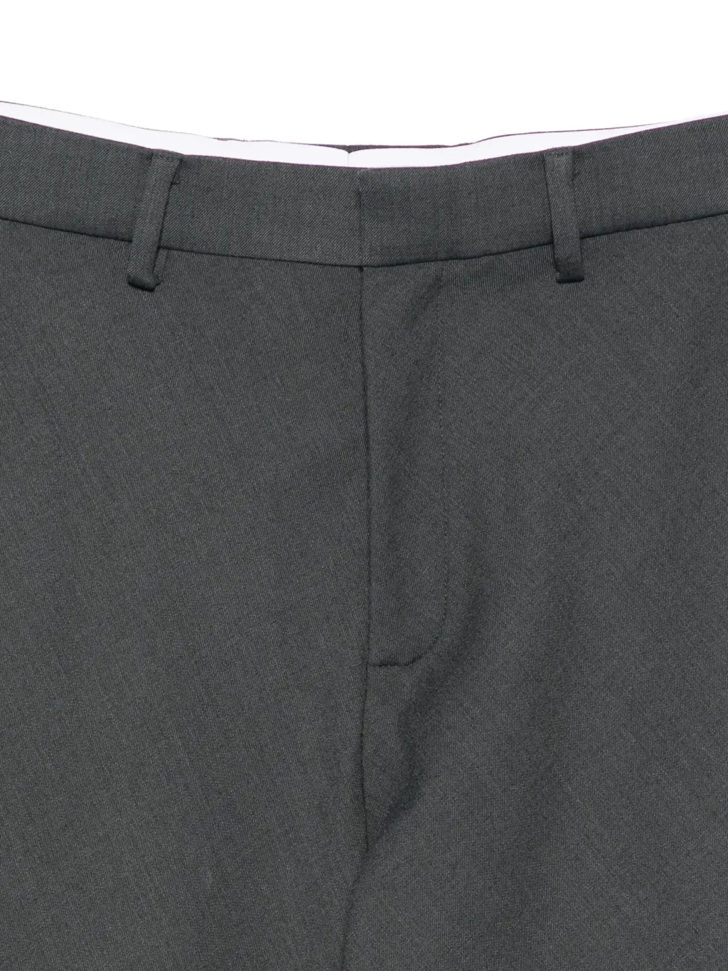 31229890_61634414_2048