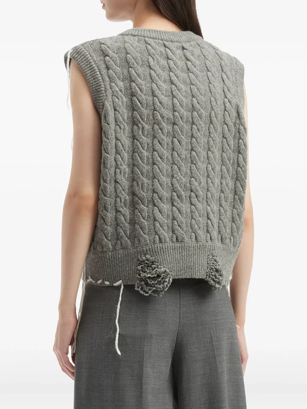 32268541_62450775_2048