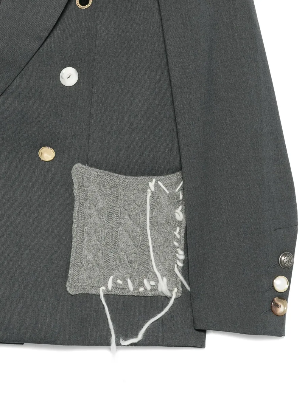 31867657_62442772_2048