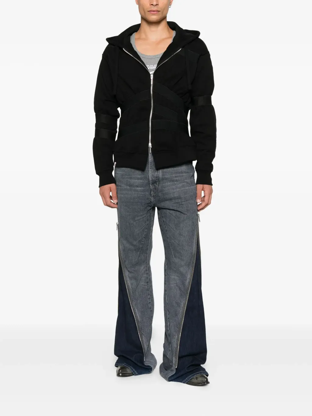 31867667_62481635_2048