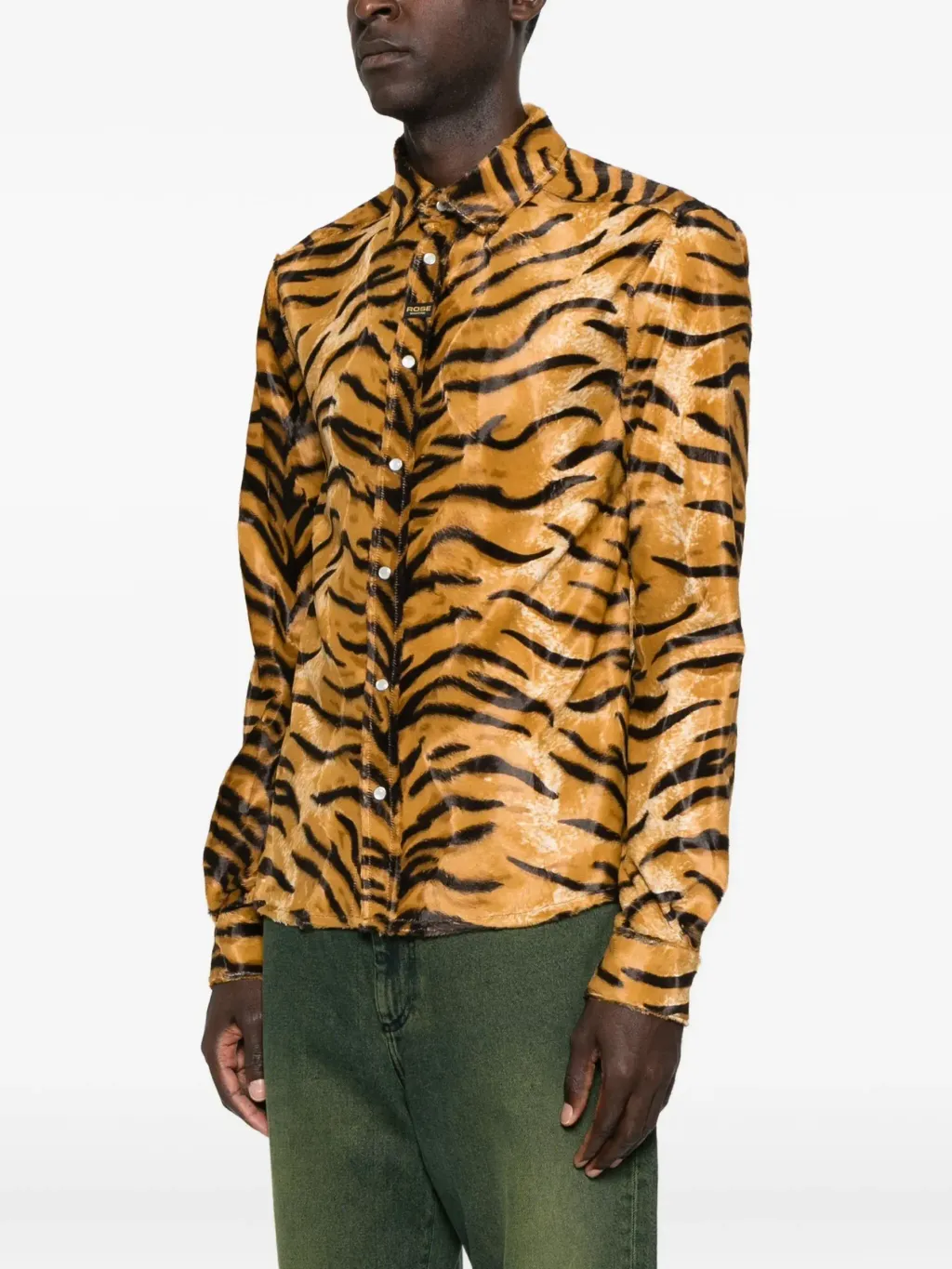 28581266_61419425_2048