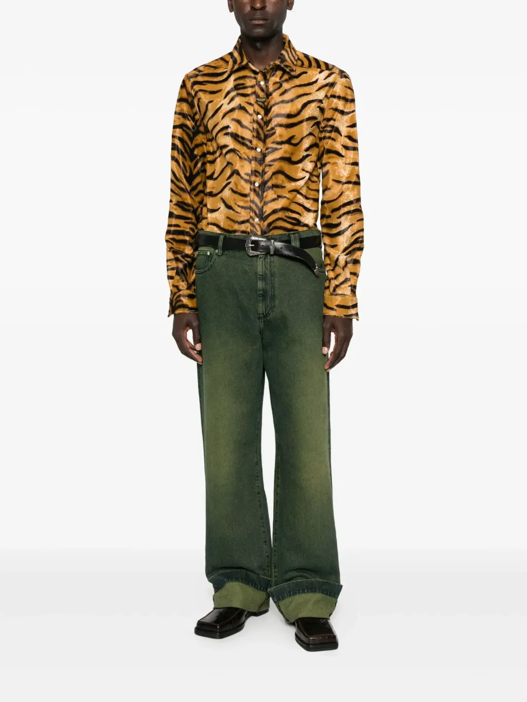 28581266_61419221_2048