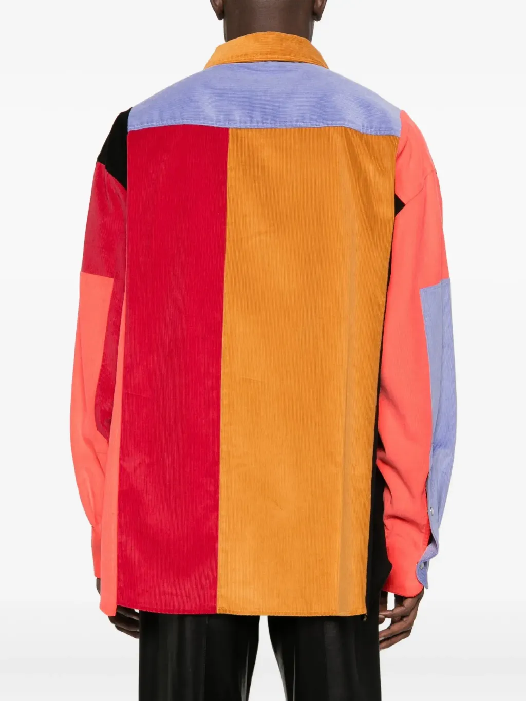 31866448_61667345_2048