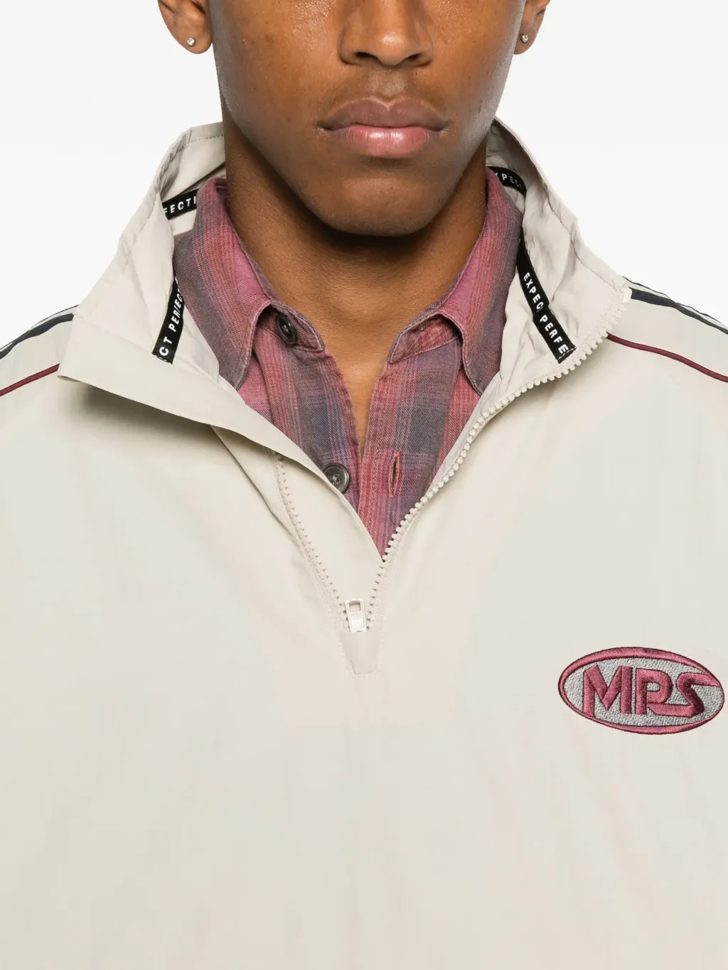 31814302_61535519_2048