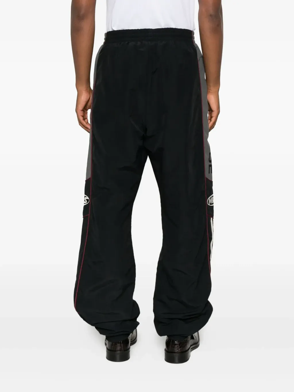 31813592_61534062_2048