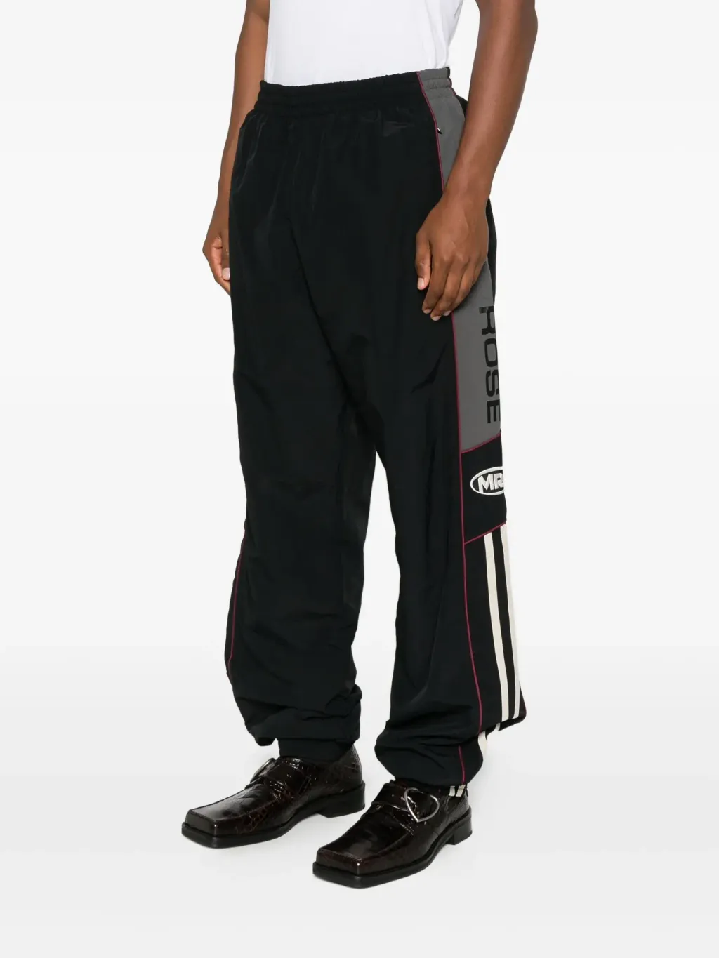 31813592_61534083_2048