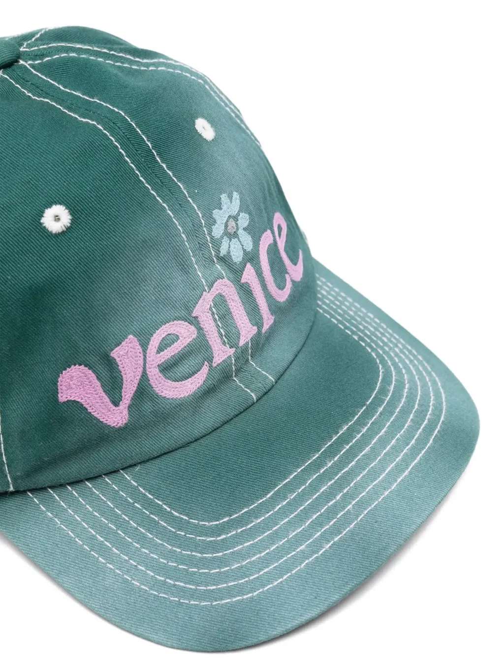 31940278_61715545_2048