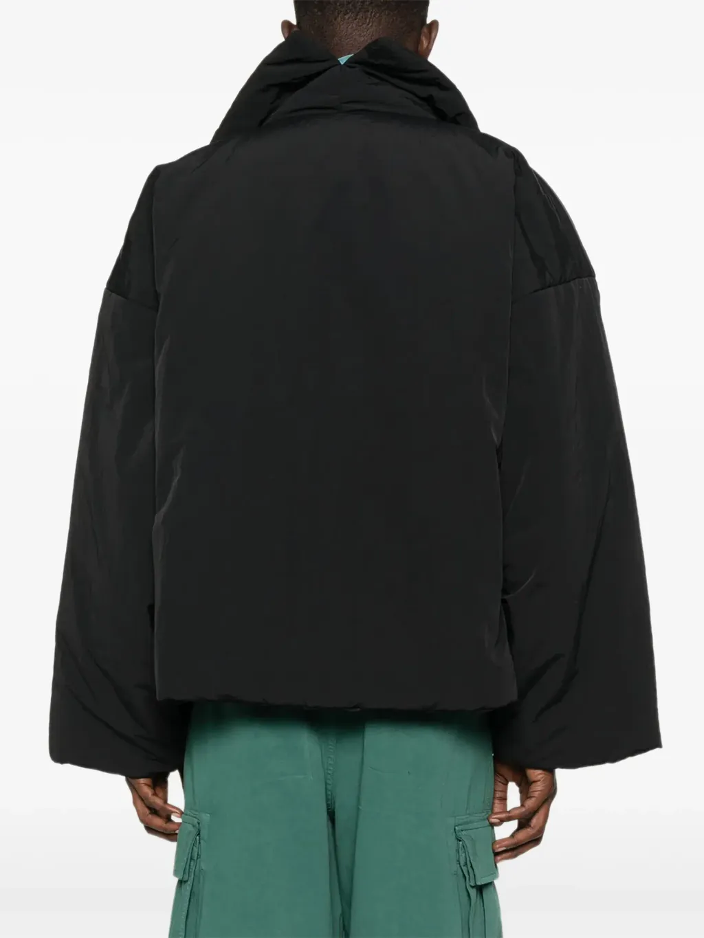 31907915_61949822_2048