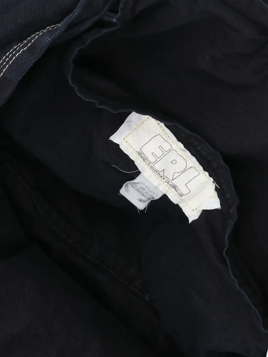 32184047_62111847_2048