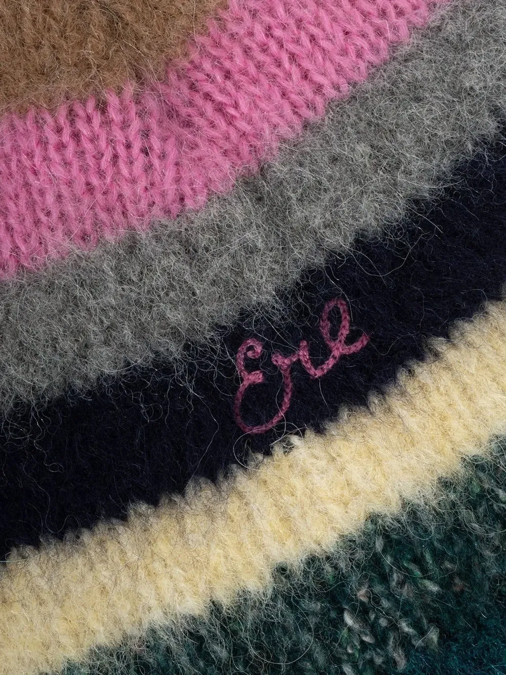 31117416_61992925_2048