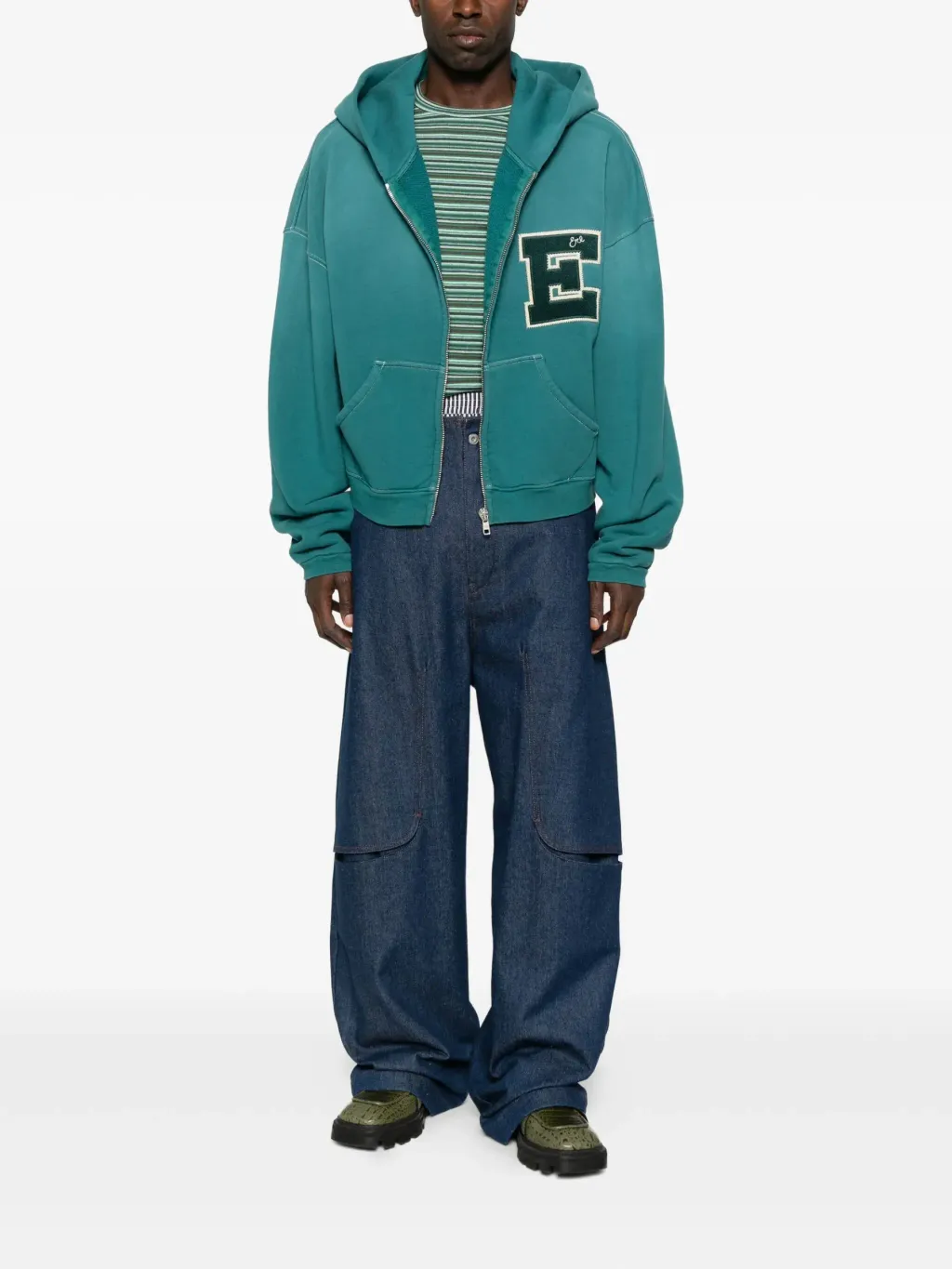 31939623_61749761_2048