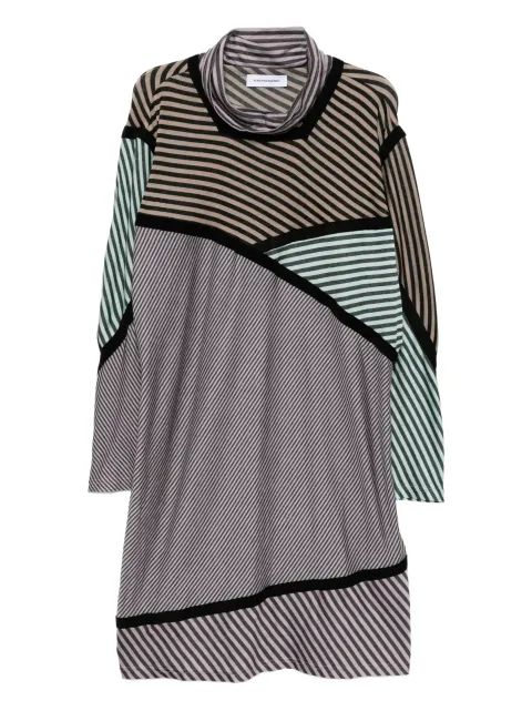 32931199_63407742_2048