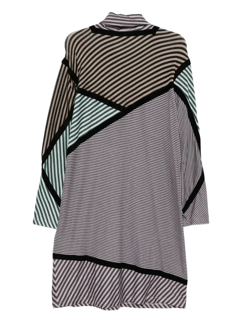 32931199_63407746_2048