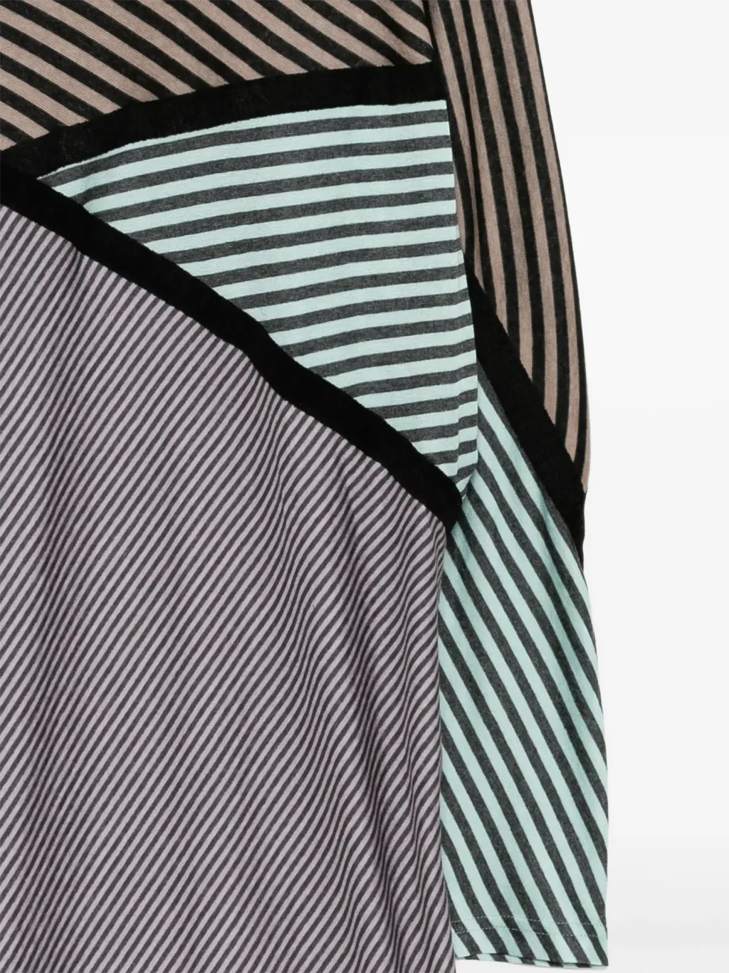 32931199_63407750_2048