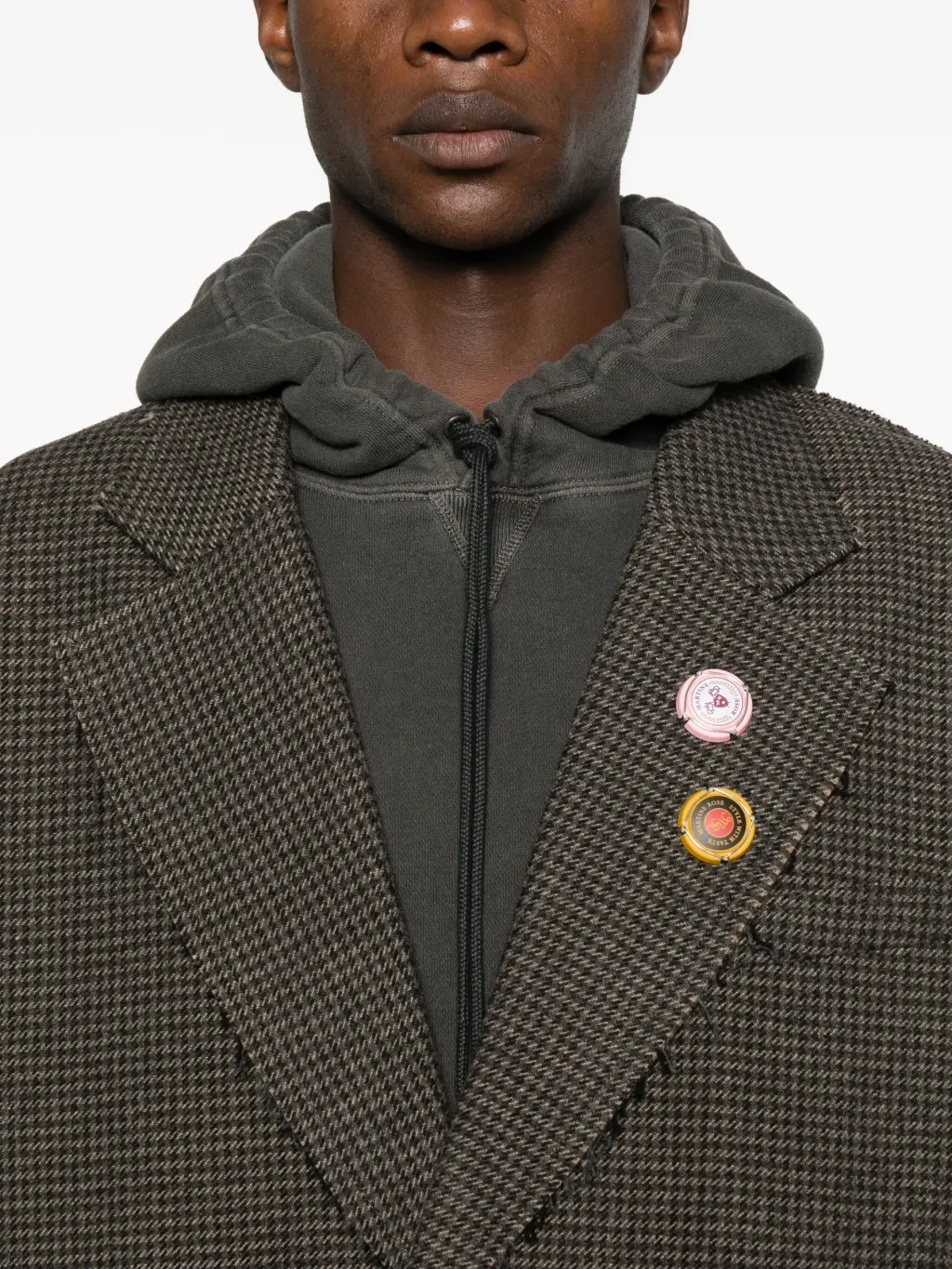 32126255_62223598_2048