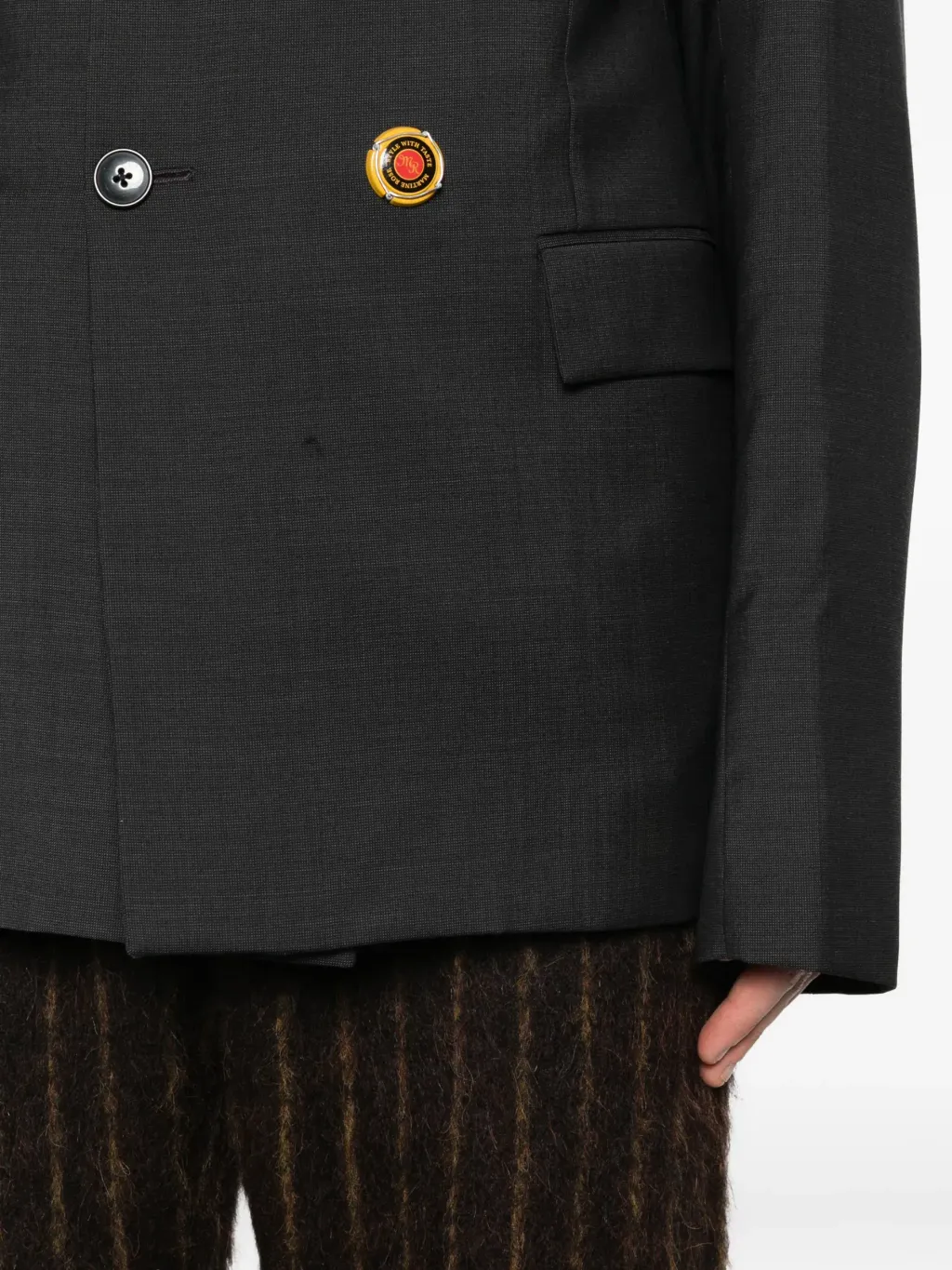 33229297_64134221_2048