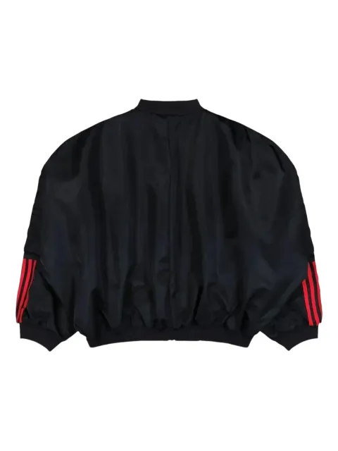 33244689_63816865_2048