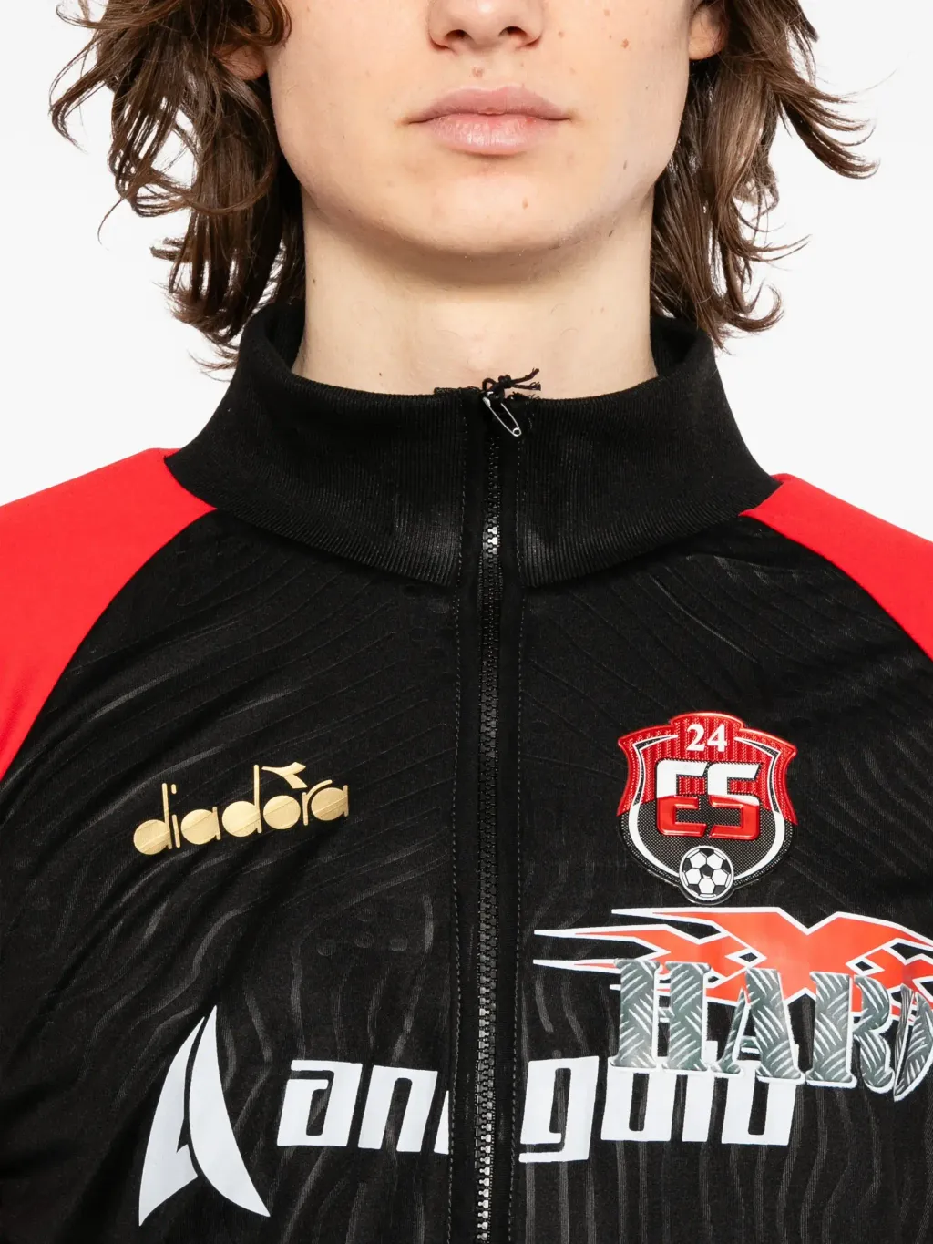 33267526_64372771_2048