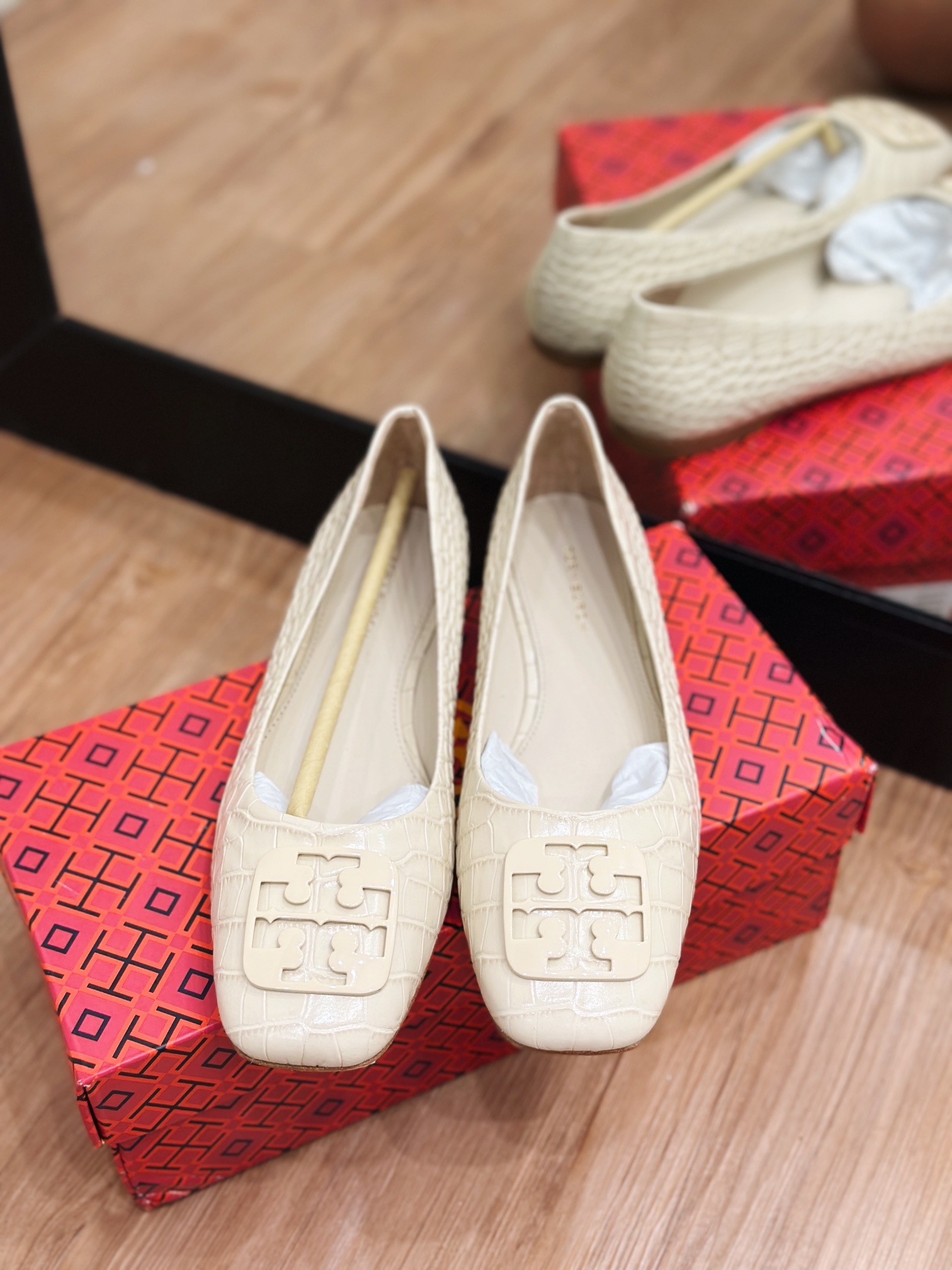 TORY BURCH 139656 GEORGIA CROC-EMBOSSED LEATHER BALLET IN CREAM