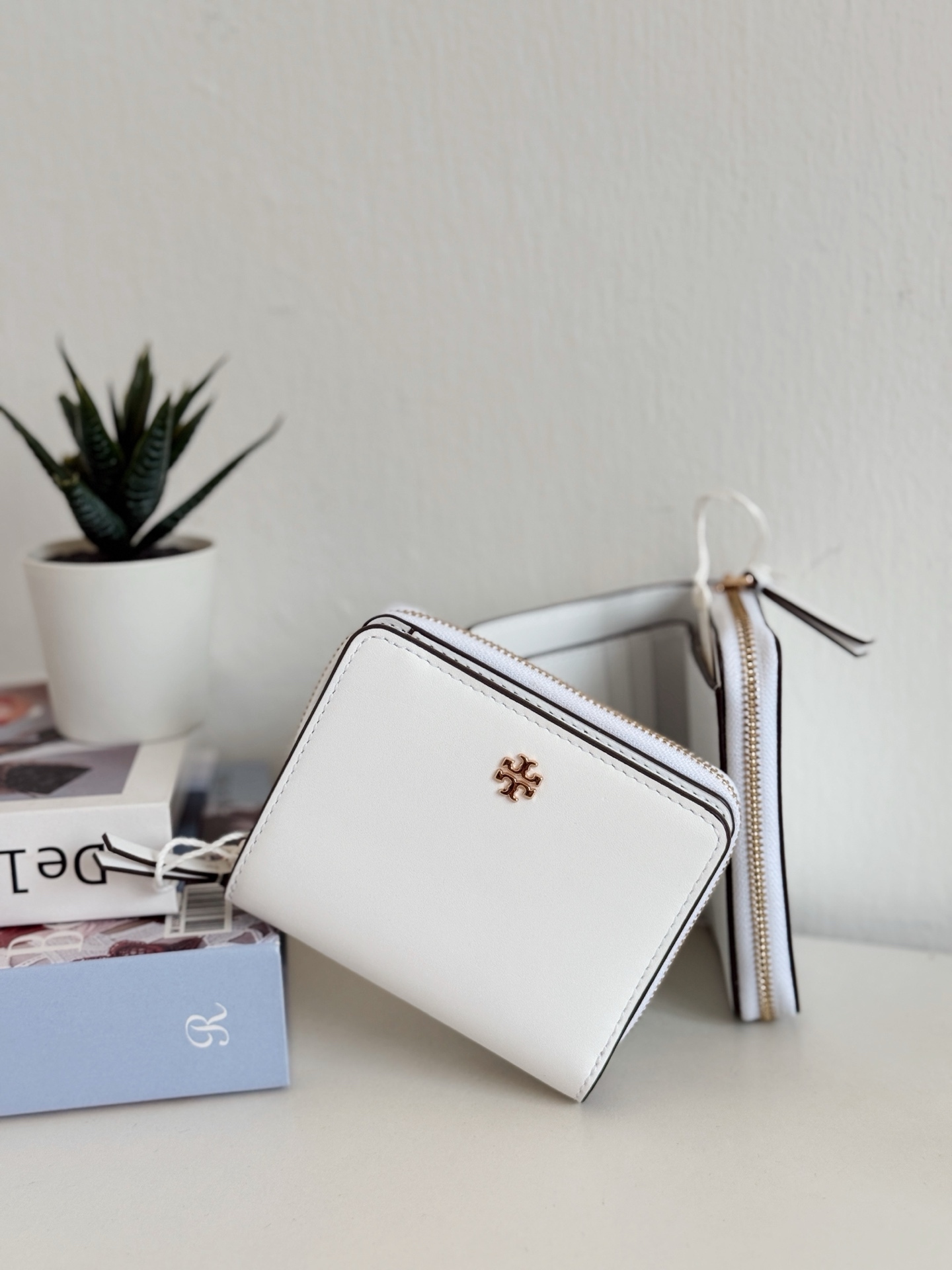 国内即送TORY BURCHエマーソン ソフトミニウォレット 財布168003 TORY BURCH 168003 EMERSON SOFT MINI WALLET IN OPTIC WHITE