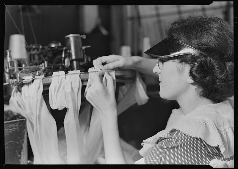 800px-Philadelphia,_Pennsylvania_-_Hosiery._Minnesac_Mills._(Closeup_of_woman_draping_stockings.)_-_NARA_-_518688.jpg