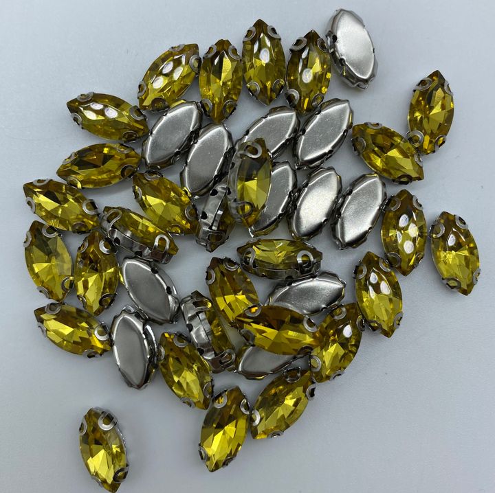 3 Clear Navette Color 6x12 40pcs RM12.jpg