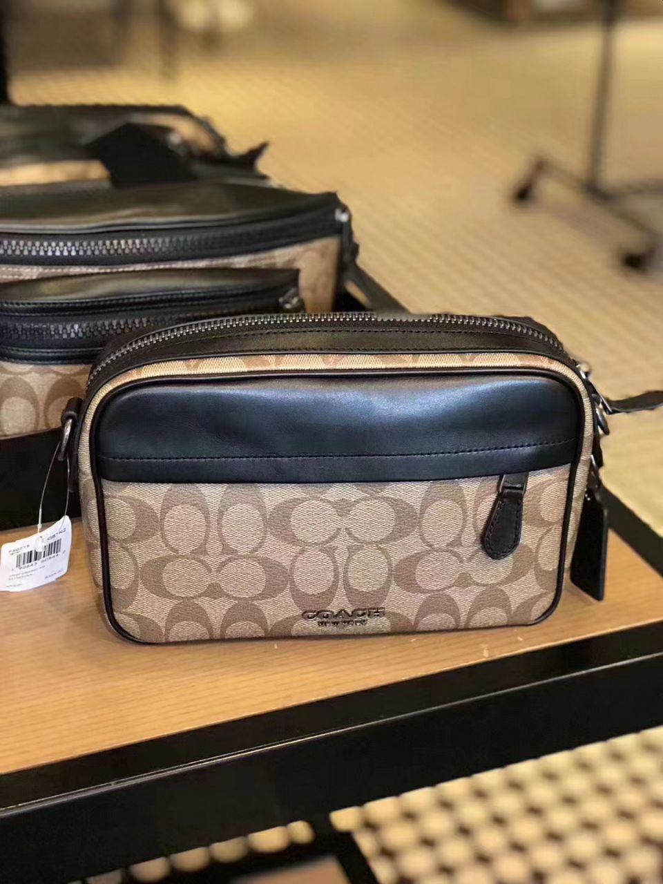 coach graham crossbody in signature canvas