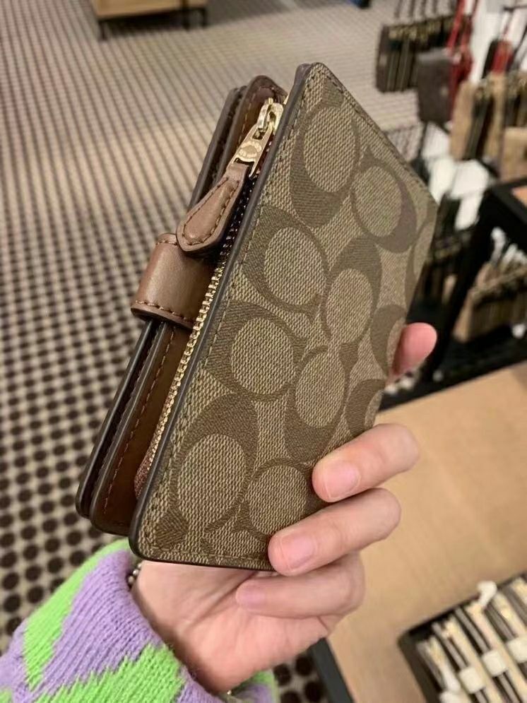 harga coach wallet