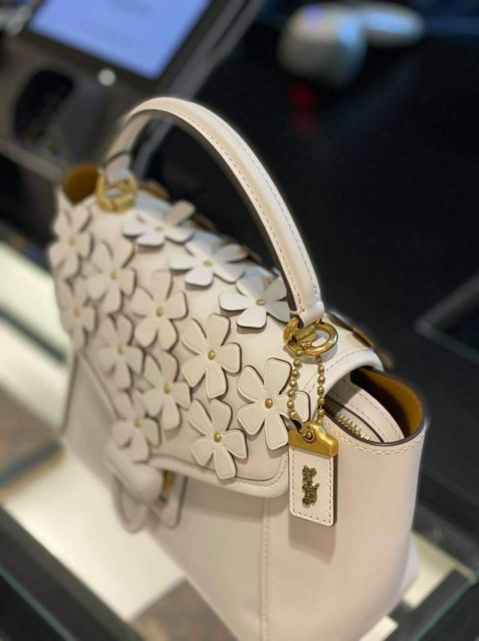 coach courier carryall 23 with floral applique