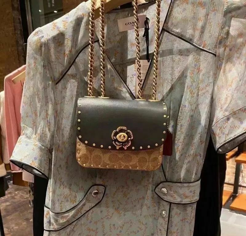 madison shoulder bolsa 16 in signature canvas with rivets