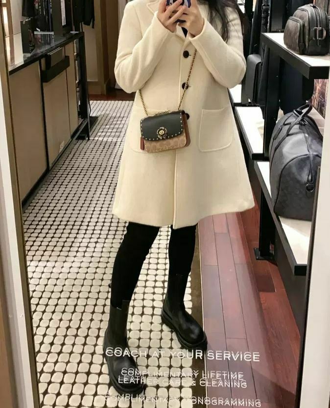 madison shoulder bolsa 16 in signature canvas with rivets