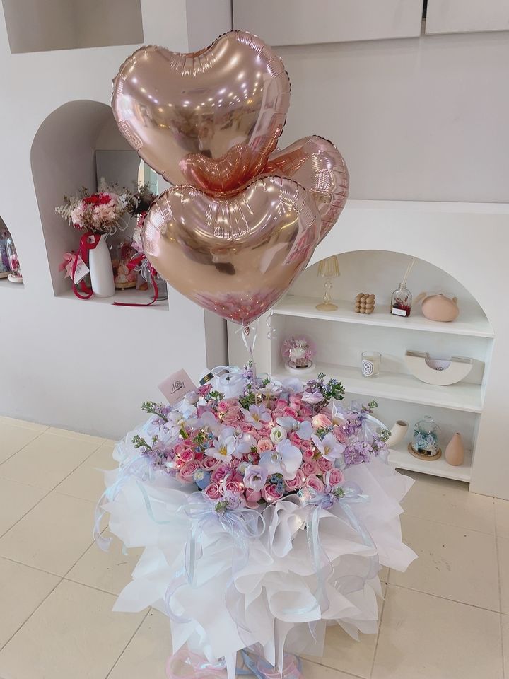 Giant 99 Mix Premium Fresh Flowers