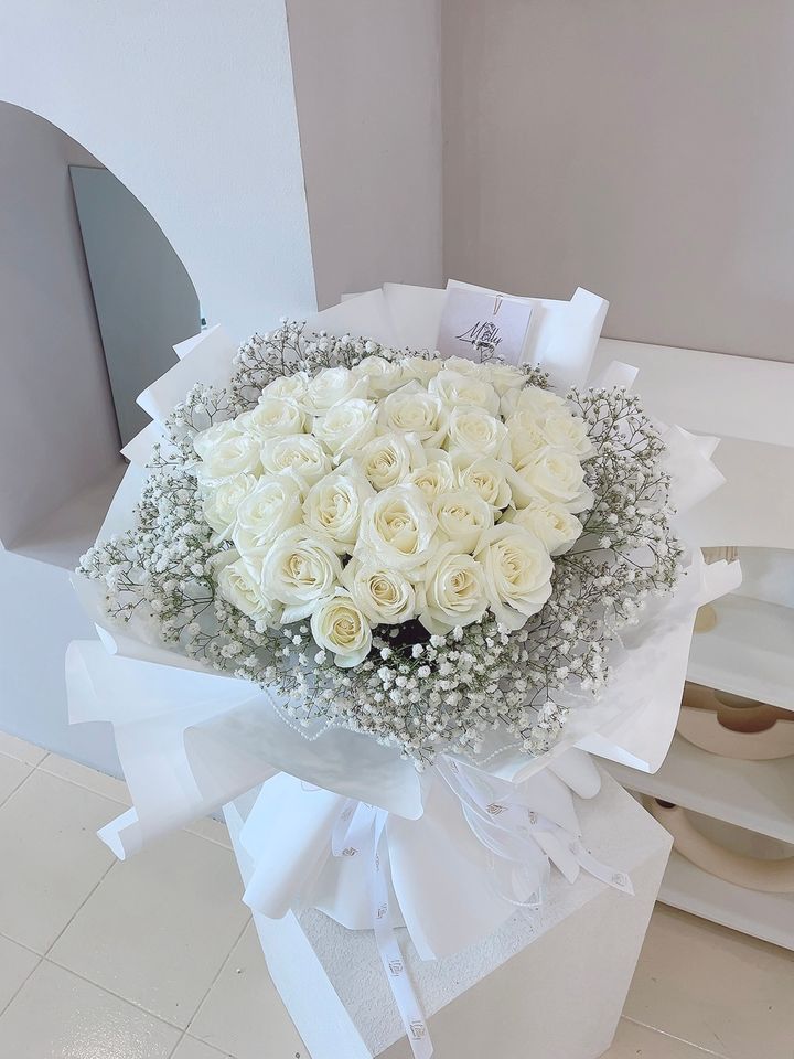 L size White Roses Fresh Flowers