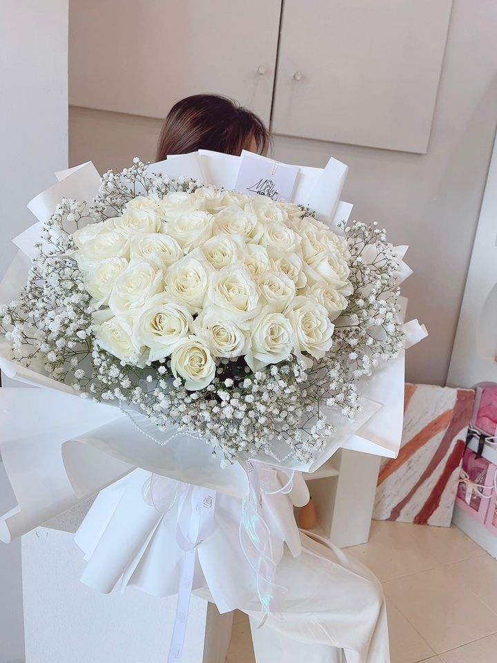 L size White Roses Fresh Flowers