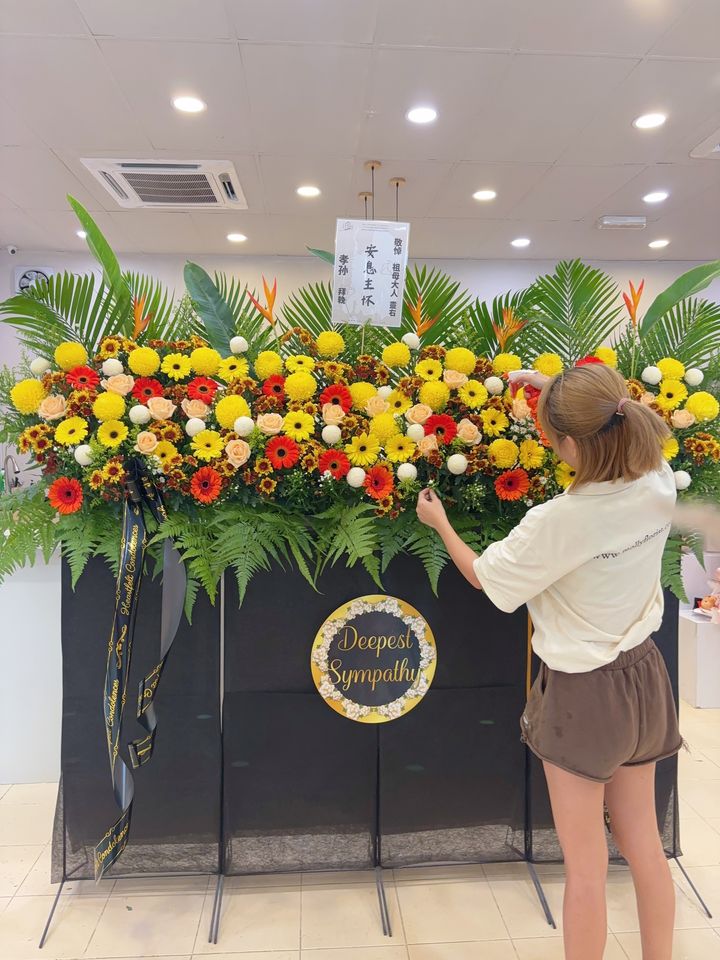 Luxury Funeral Flower Stand KL Same Day Delivery (6)