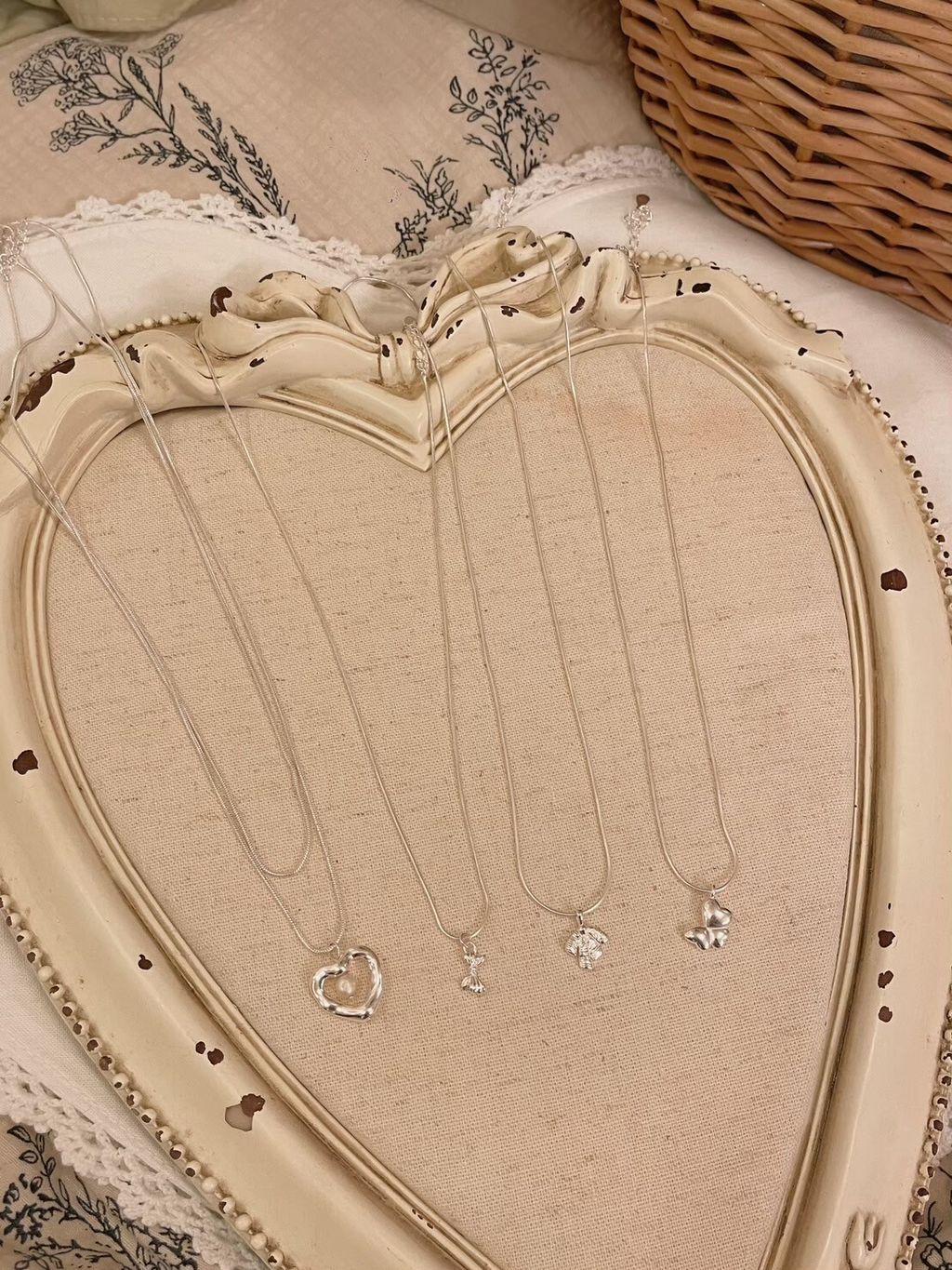 B35E3C43-F2B2-4BA9-A86C-9231D5C261AF