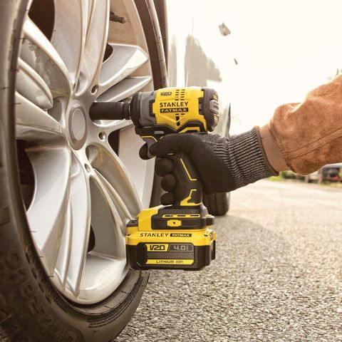 STENLEY-CORDLESS-SERIES_STANLEY-SBW910M1K-B1-20V-BL-IMPACT-WRENCH-PHOTO-3