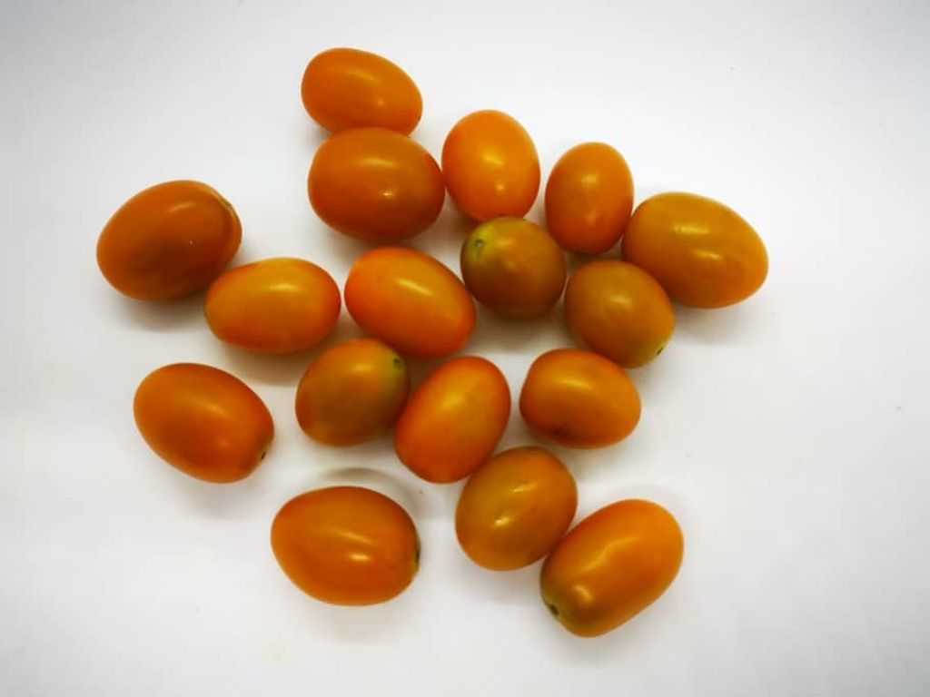 Yellow Cherry Tomatoes loose form.jpeg