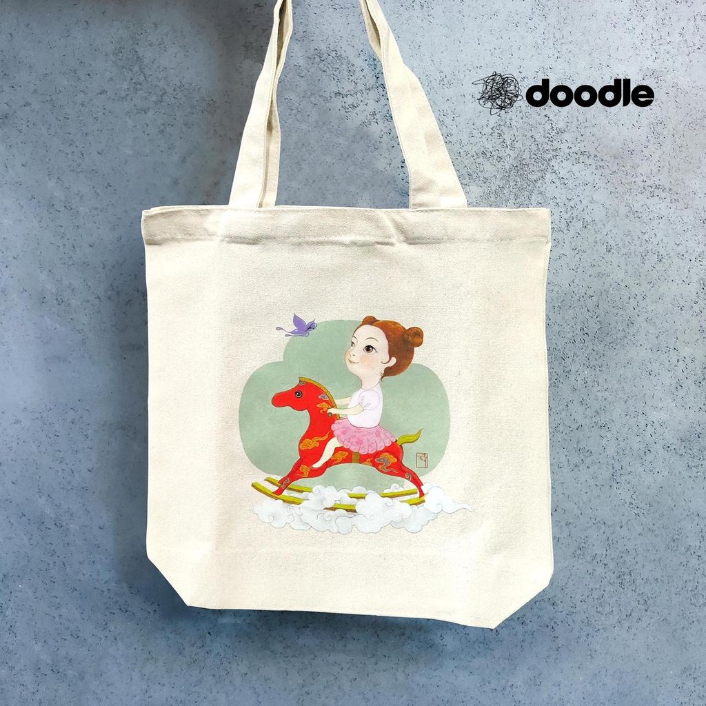 Qi-Papillon-CanvasBag_Portrait