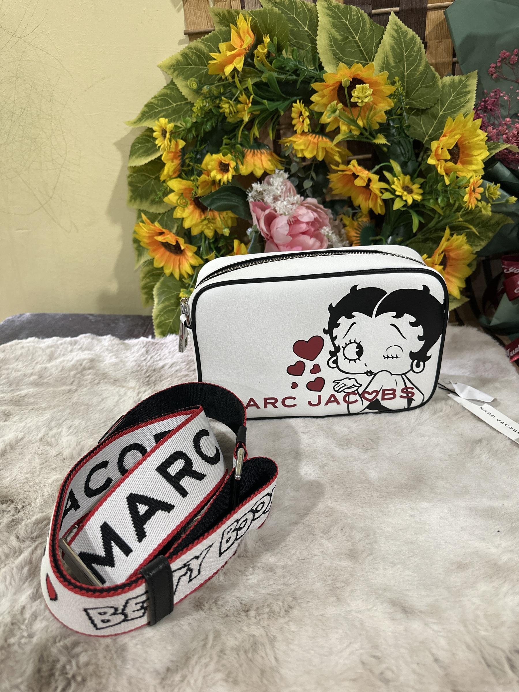 MARC JACOBS BETTY BOOP KISS Flash Camera Bag_Cotton – USA