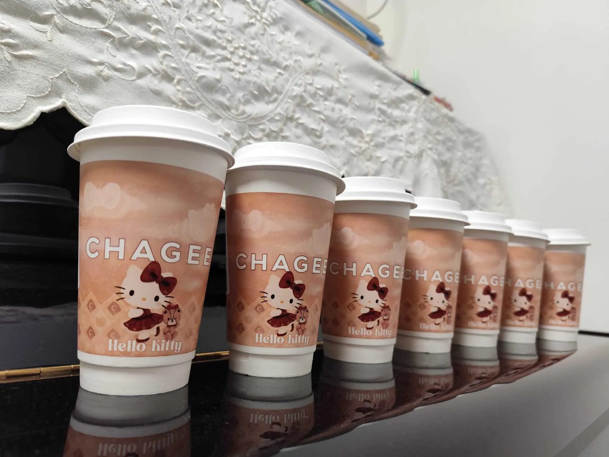 chagee-hello-kitty-paper-cup-sleeve-set-goshopwithfebe