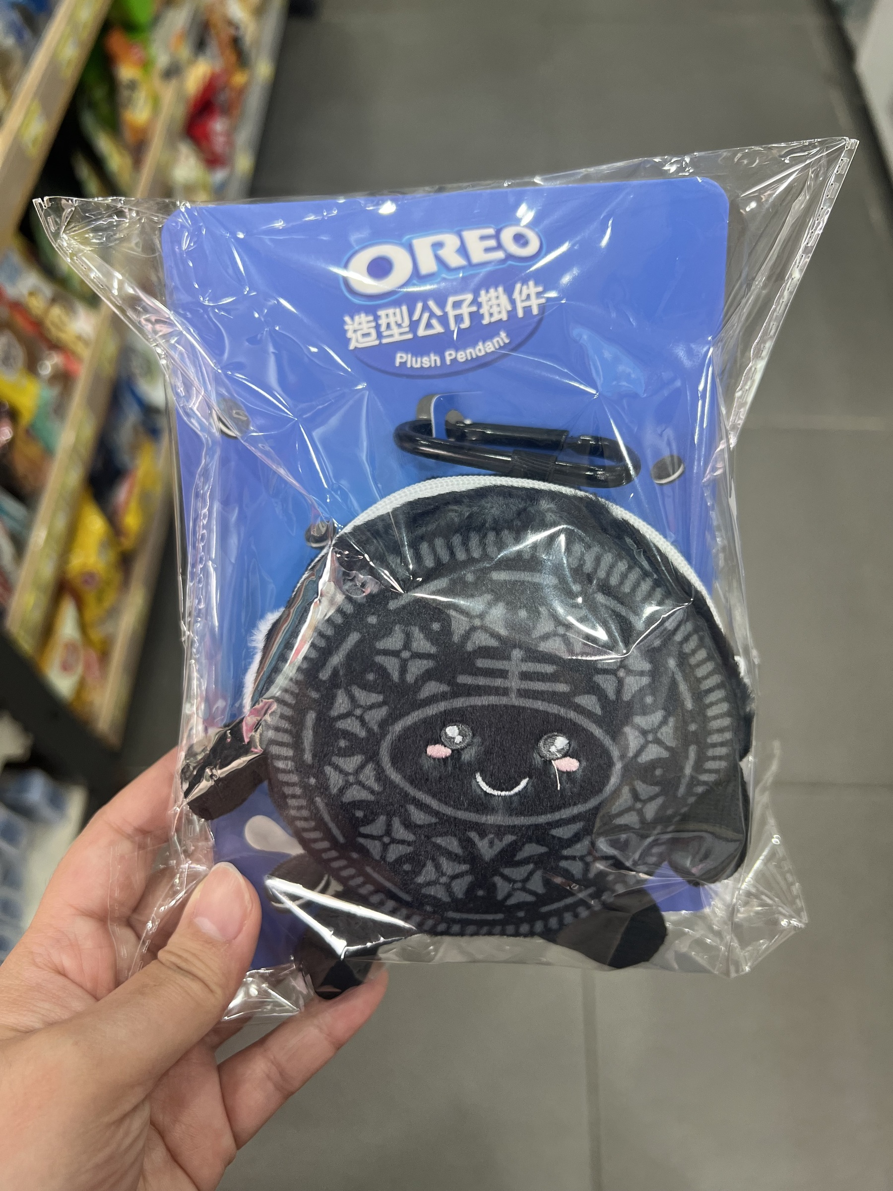 hong-kong-exclusive-oreo-plushie-bag-charm-with-zip-pouch