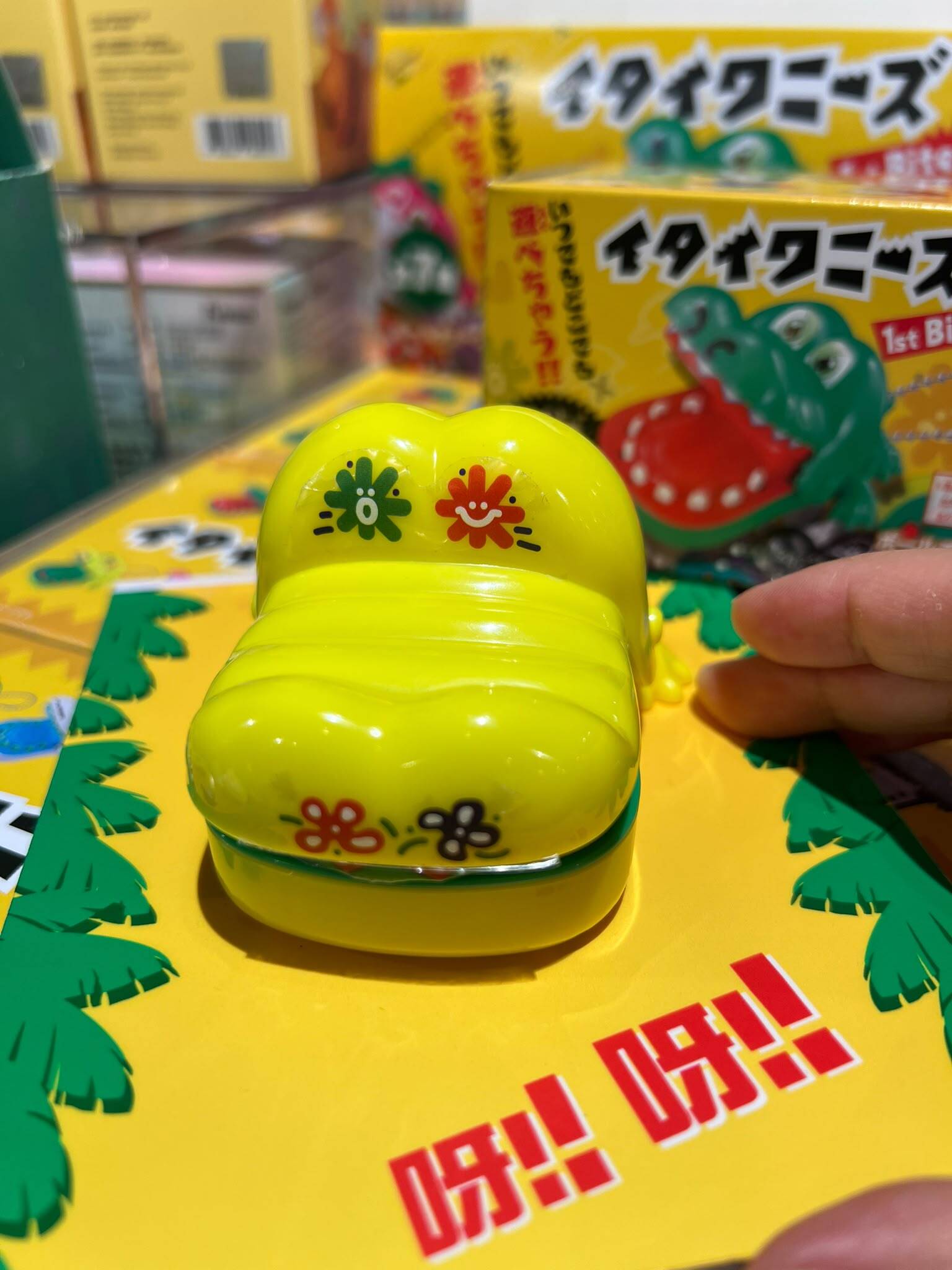 bandai-itaiwanis-crocodile-roulette-keychain-goshopwithfebe