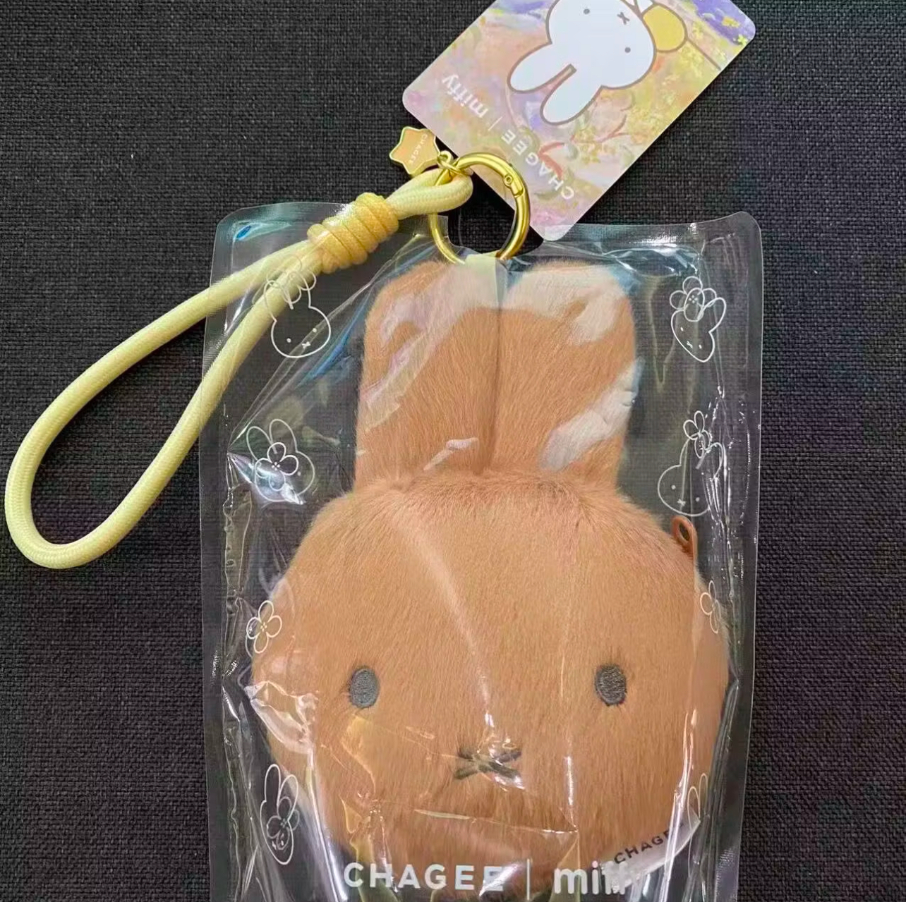 authentic-chagee-x-miffy-collaboration-keychain-pouch